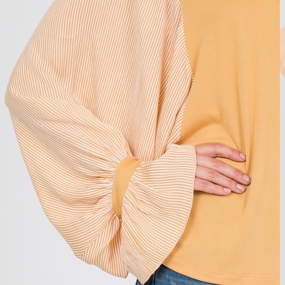 ♥️SALE♥️Hailey & Co Batwing Style Blouse - Picture 3 of 9